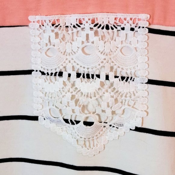 SUMMER COLORBLOCK SHORT SLEEVE TOP WITH LACE POCKET - Picture 4 of 7